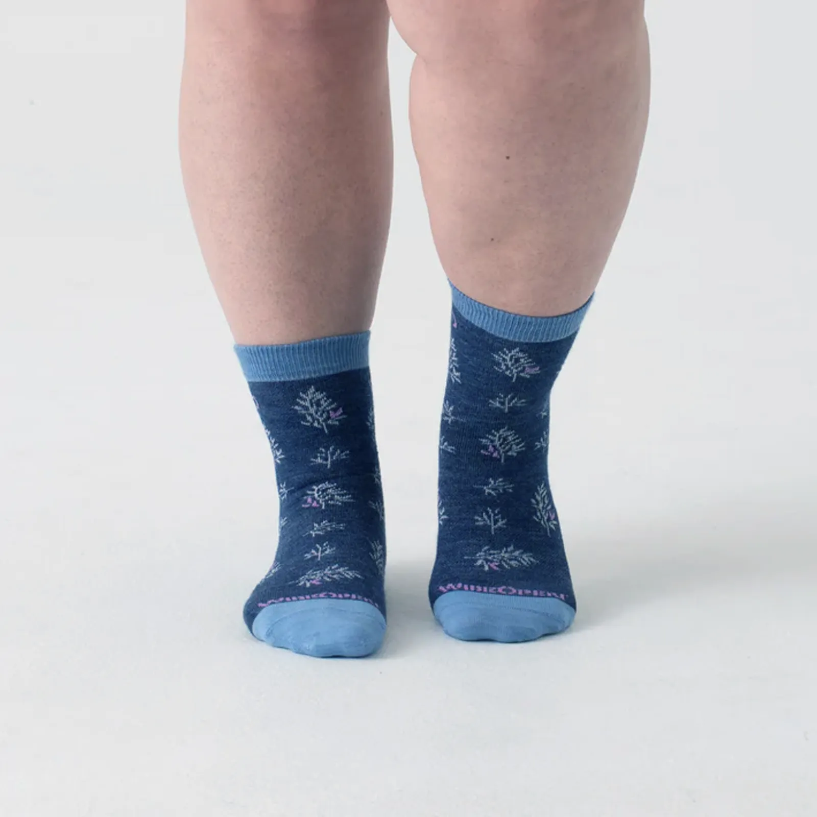 Darn Tough Wide Open Foliage Lightweight Crew Sock (Women) - Denim